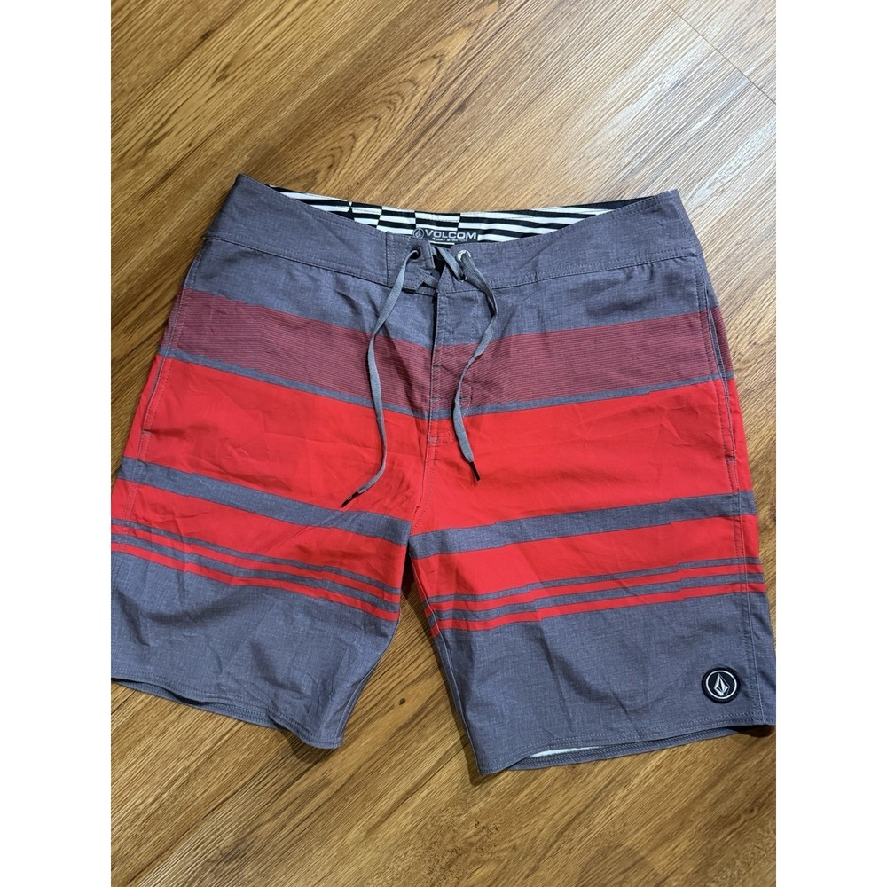 Volcom‎ Gray And Red Board Shorts 36 Inseam 9"